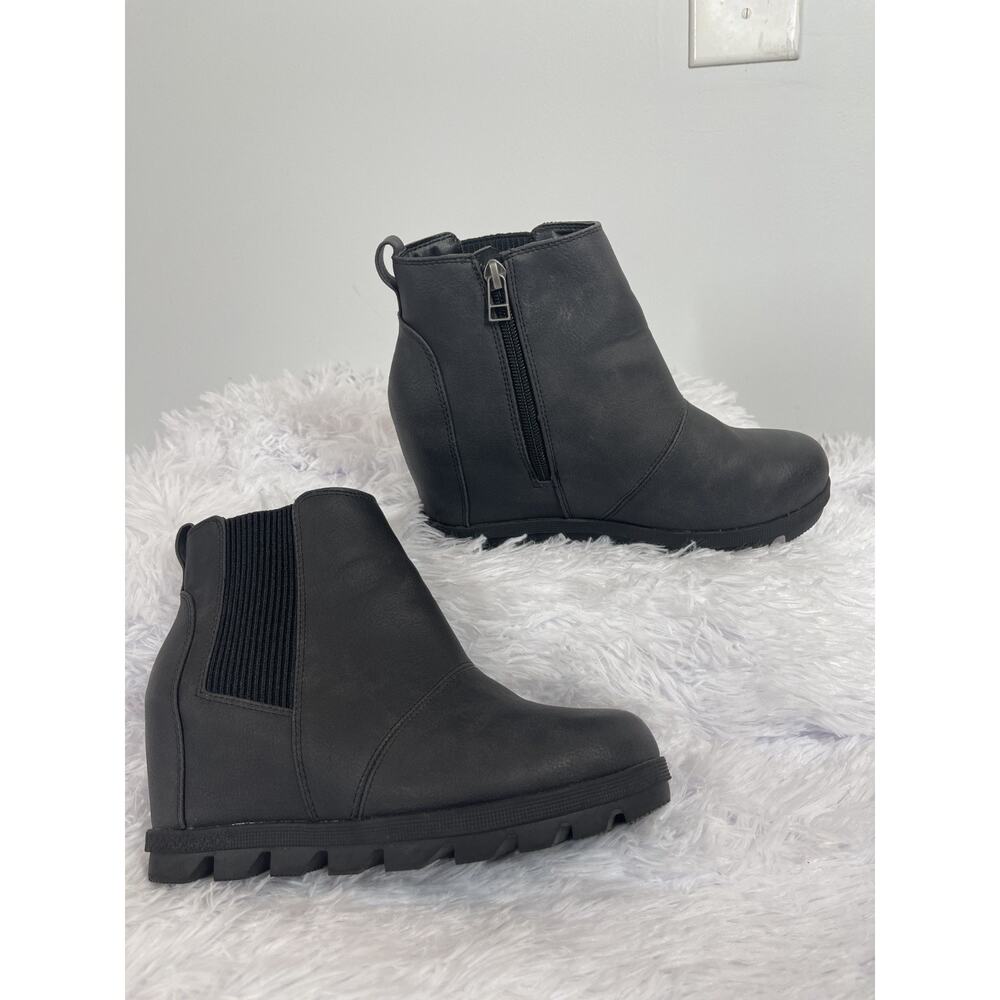 Time Tru Hidden Wedge Booties Womens 7 Black Faux Leather Edgy Minimalist Urban